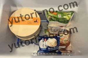 ドゥーブルフロマージュを冷凍食品と一緒に冷凍庫へ収納した様子