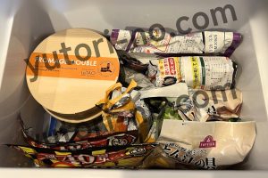 ドゥーブルフロマージュと冷凍食品を入れた普段の家庭の冷凍庫