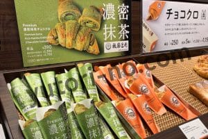 サンマルクカフェ店内に並ぶプレミアム濃密抹茶チョコクロの陳列